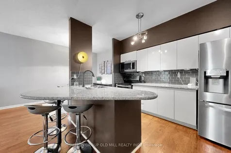 228 Queens Quay W Toronto ON M5J 2X1