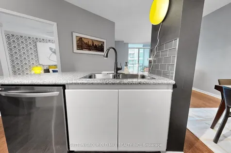 228 Queens Quay W Toronto ON M5J 2X1