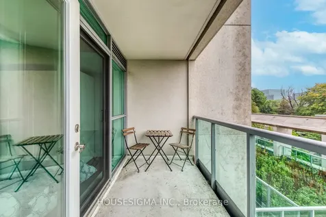 17 Anndale Drive Toronto ON M2N 2W7