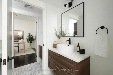38 Dan Leckie Way Toronto ON M5V 2V6