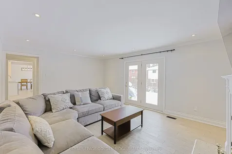 18 Deerpath Road Toronto ON M3A 1R5
