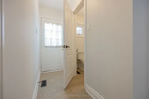 18 Deerpath Road Toronto ON M3A 1R5