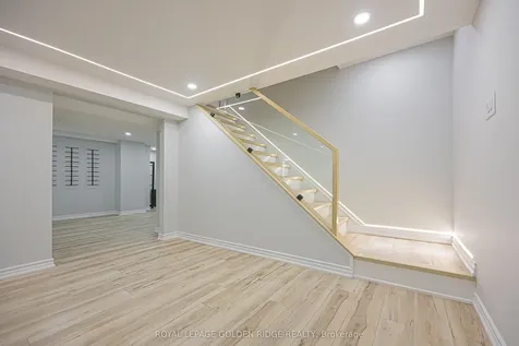 18 Deerpath Road Toronto ON M3A 1R5