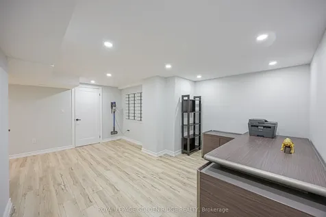 18 Deerpath Road Toronto ON M3A 1R5