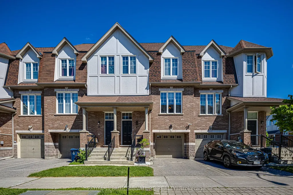 6 Collip Place Toronto ON M4A 0A3