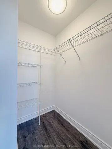 11 Wellesley Street W Toronto ON M4Y 0G4
