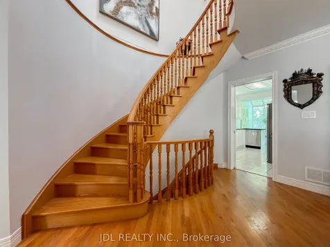 369 Kenneth Avenue Toronto ON M2N 4V9