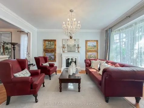369 Kenneth Avenue Toronto ON M2N 4V9