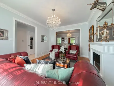 369 Kenneth Avenue Toronto ON M2N 4V9