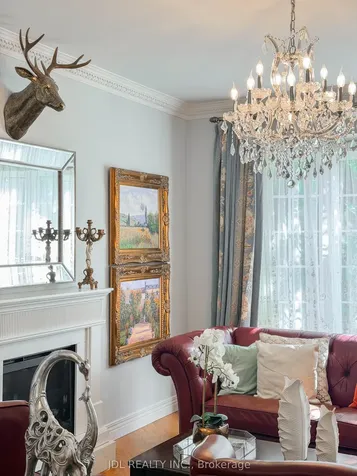 369 Kenneth Avenue Toronto ON M2N 4V9