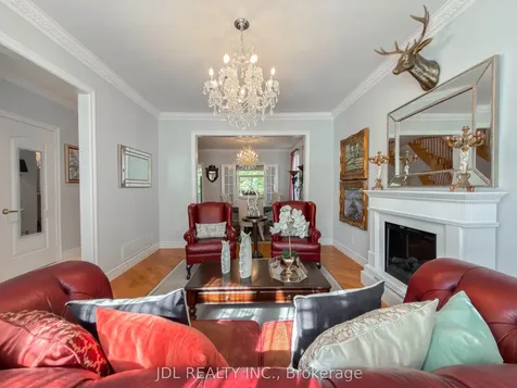 369 Kenneth Avenue Toronto ON M2N 4V9