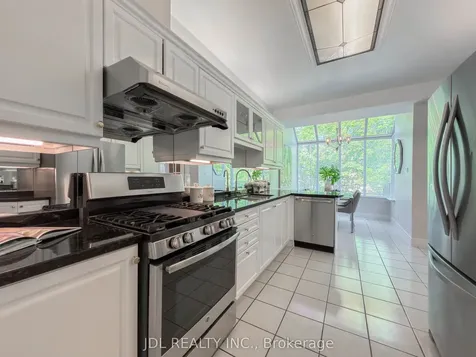 369 Kenneth Avenue Toronto ON M2N 4V9