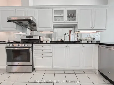 369 Kenneth Avenue Toronto ON M2N 4V9