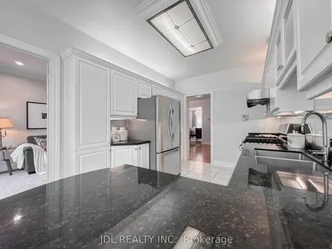 369 Kenneth Avenue Toronto ON M2N 4V9
