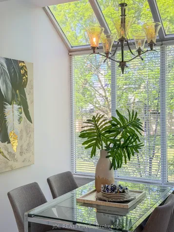 369 Kenneth Avenue Toronto ON M2N 4V9