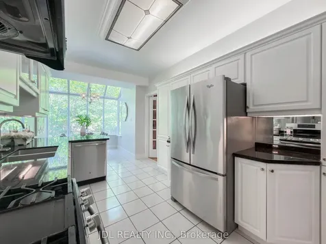 369 Kenneth Avenue Toronto ON M2N 4V9
