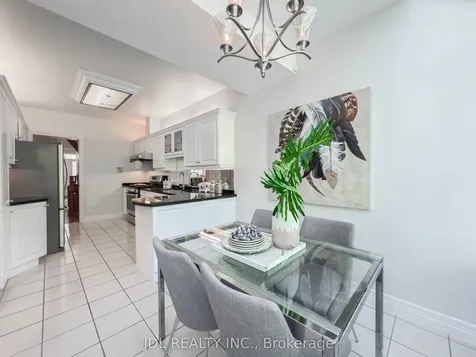 369 Kenneth Avenue Toronto ON M2N 4V9