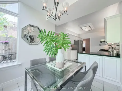 369 Kenneth Avenue Toronto ON M2N 4V9