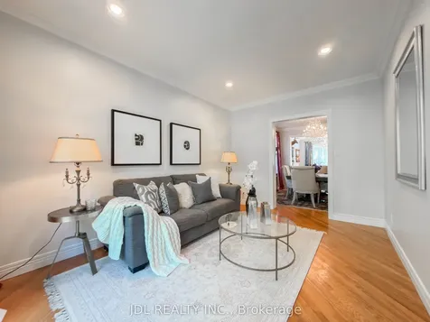 369 Kenneth Avenue Toronto ON M2N 4V9