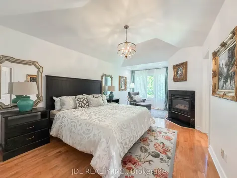369 Kenneth Avenue Toronto ON M2N 4V9