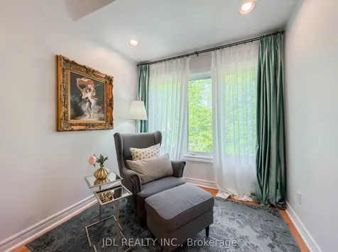 369 Kenneth Avenue Toronto ON M2N 4V9