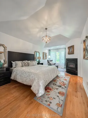 369 Kenneth Avenue Toronto ON M2N 4V9