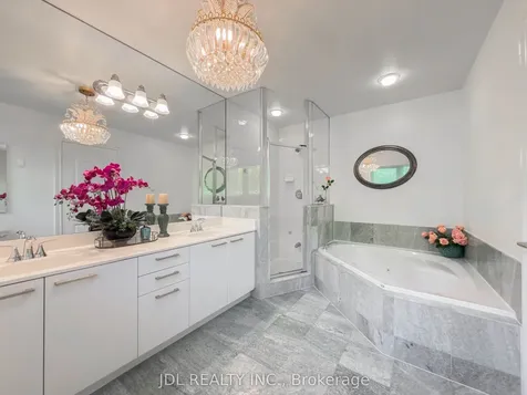 369 Kenneth Avenue Toronto ON M2N 4V9
