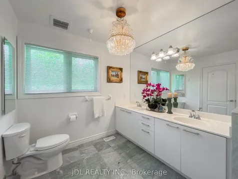 369 Kenneth Avenue Toronto ON M2N 4V9