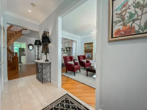 369 Kenneth Avenue Toronto ON M2N 4V9