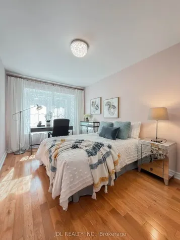 369 Kenneth Avenue Toronto ON M2N 4V9