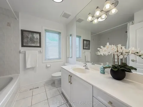 369 Kenneth Avenue Toronto ON M2N 4V9