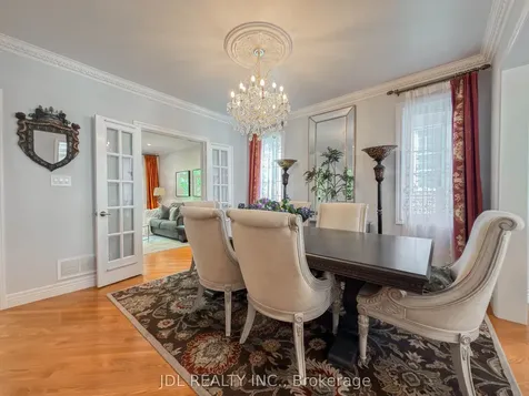 369 Kenneth Avenue Toronto ON M2N 4V9