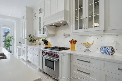 116 Frontenac Avenue Toronto ON M5N 1Z8