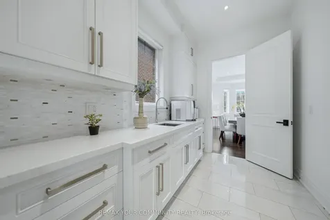 116 Frontenac Avenue Toronto ON M5N 1Z8