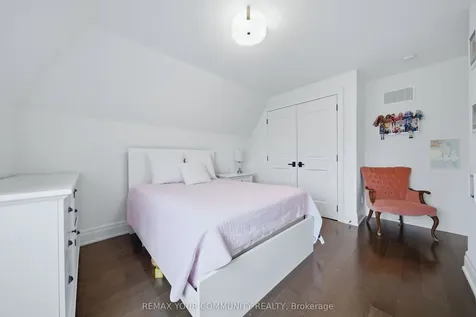 116 Frontenac Avenue Toronto ON M5N 1Z8