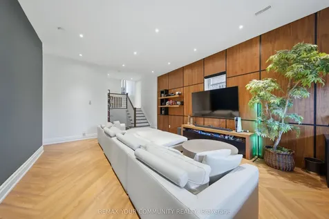 116 Frontenac Avenue Toronto ON M5N 1Z8