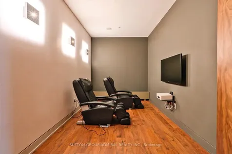75 Queens Wharf Road Toronto ON M5V 0J8