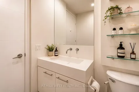66 Portland Street Toronto ON M5V 2M6