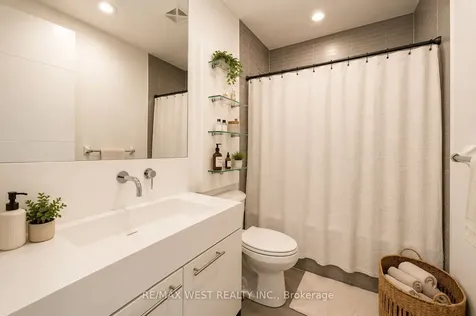 66 Portland Street Toronto ON M5V 2M6