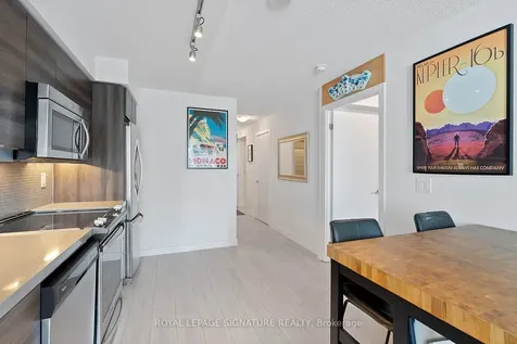 525 Adelaide Street W Toronto ON M5V 1T6