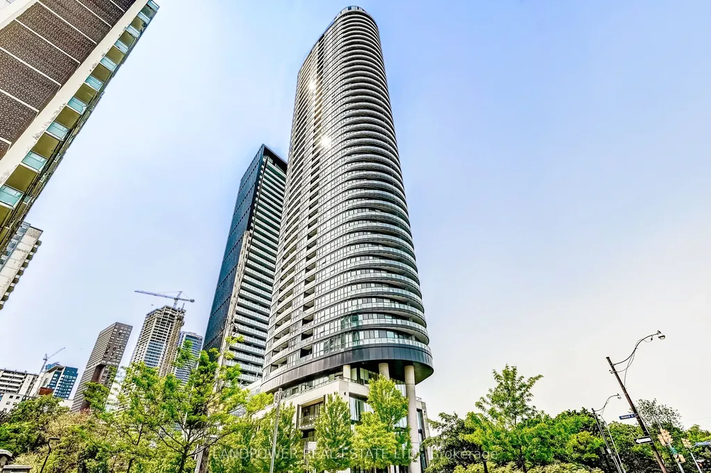 585 Bloor Street E Toronto ON M4W 0B3