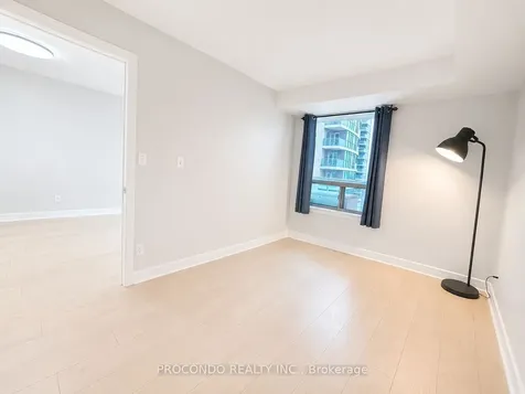 18 Harrison Garden Boulevard Toronto ON M2N 7J7