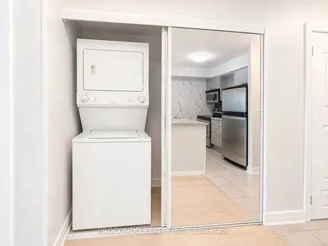 18 Harrison Garden Boulevard Toronto ON M2N 7J7