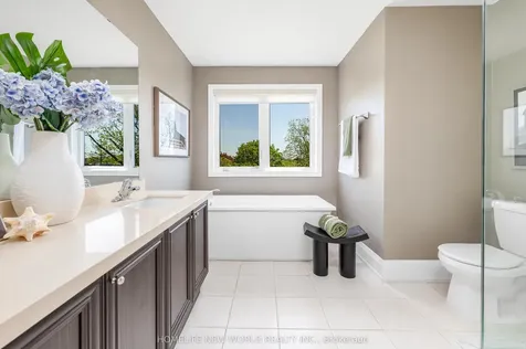 57 Kenneth Wood Crescent Toronto ON M2N 0K3