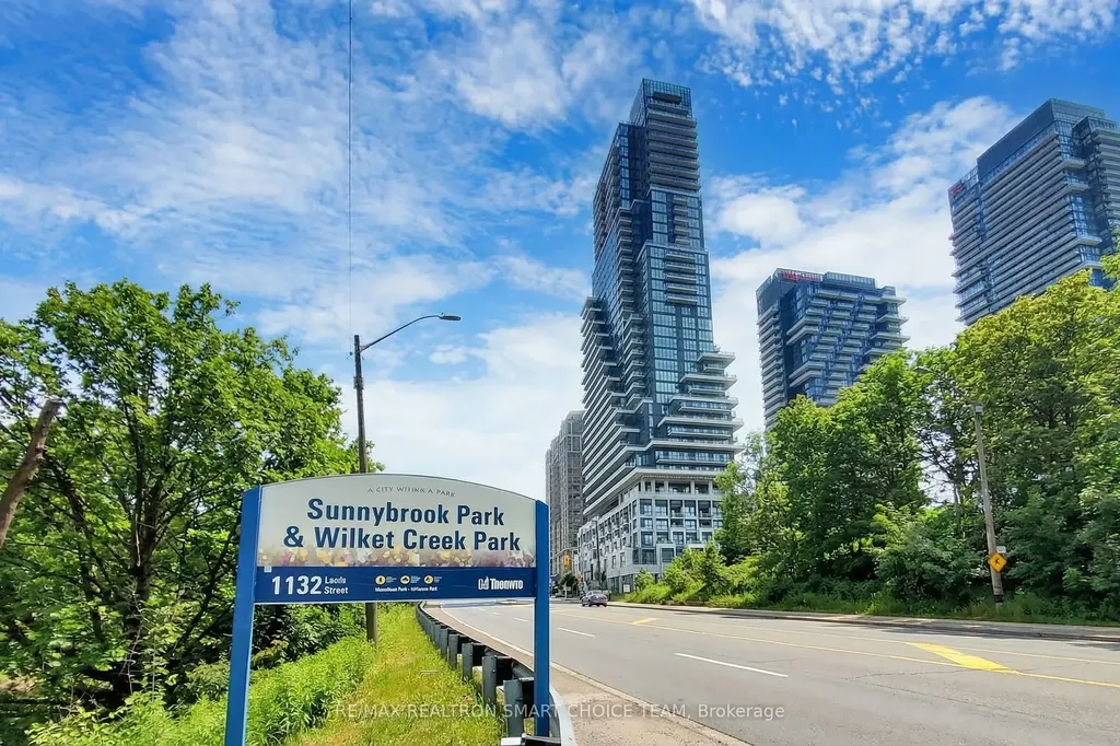 10 Inn On The Park Drive Toronto ON M3C 0P9
