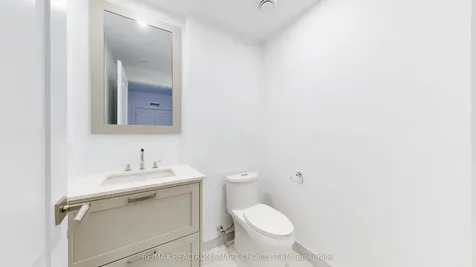 10 Inn On The Park Drive Toronto ON M3C 0P9