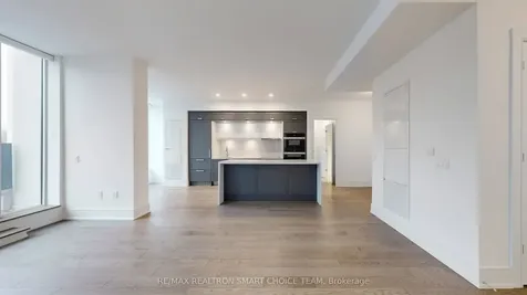 10 Inn On The Park Drive Toronto ON M3C 0P9