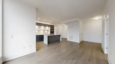 10 Inn On The Park Drive Toronto ON M3C 0P9