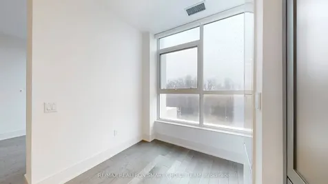 10 Inn On The Park Drive Toronto ON M3C 0P9