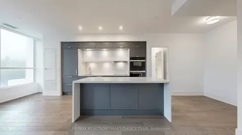 10 Inn On The Park Drive Toronto ON M3C 0P9